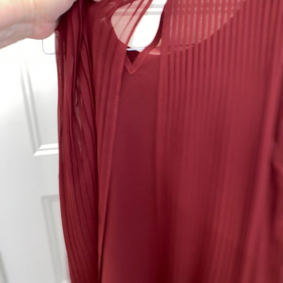Sleeveless Top Shirt Burgundy Flowy Pleated size Medium by Kenneth Cole Reaction - Picture 9 of 10